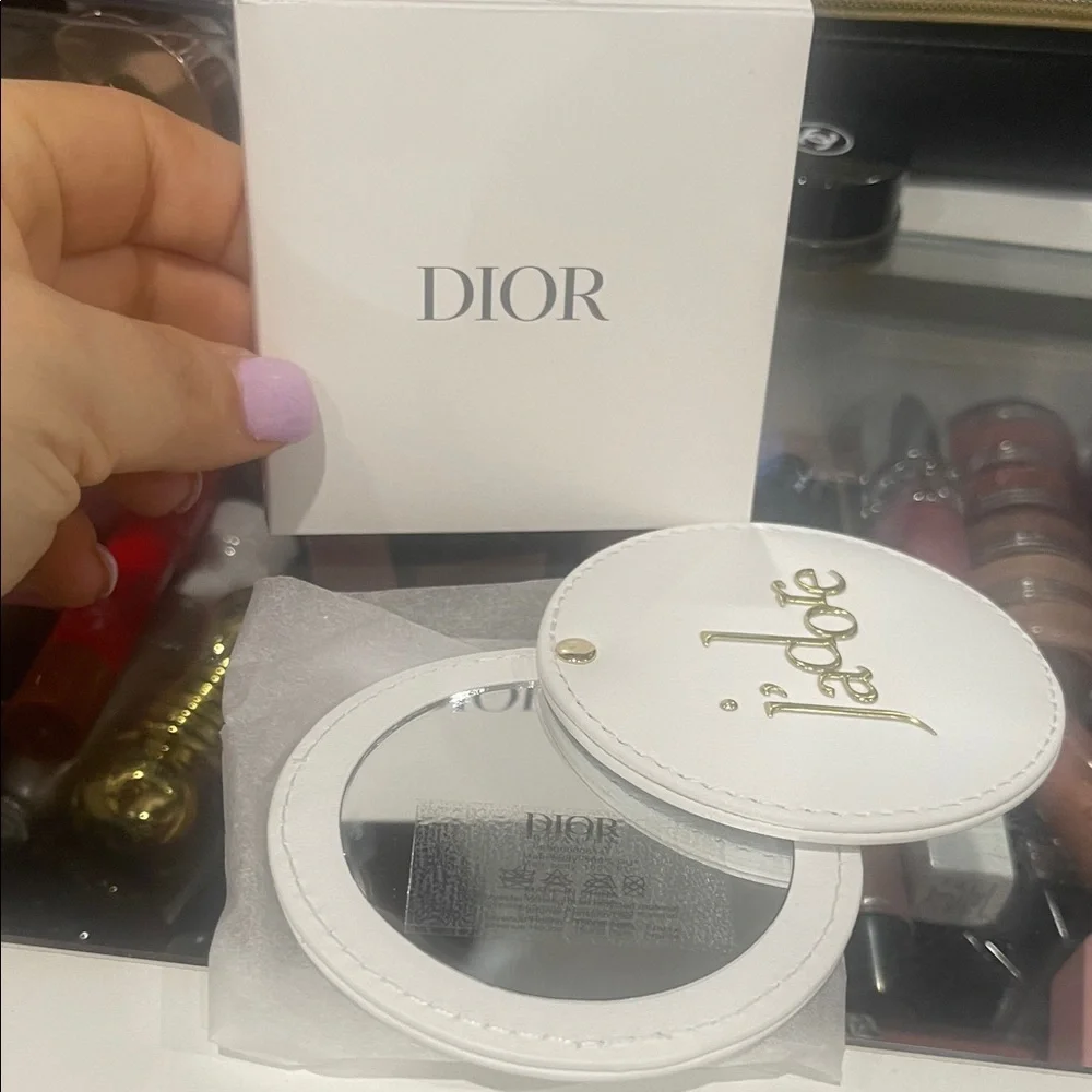Dior mirror new in box ⭐️⭐️⭐️⭐️⭐️ - Picture 2 of 4